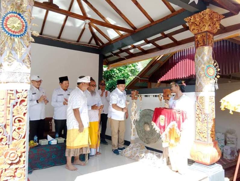 Bupati Seluma Resmikan Balai Peyadnyan Umat Hindu di Tanjung Kuaw