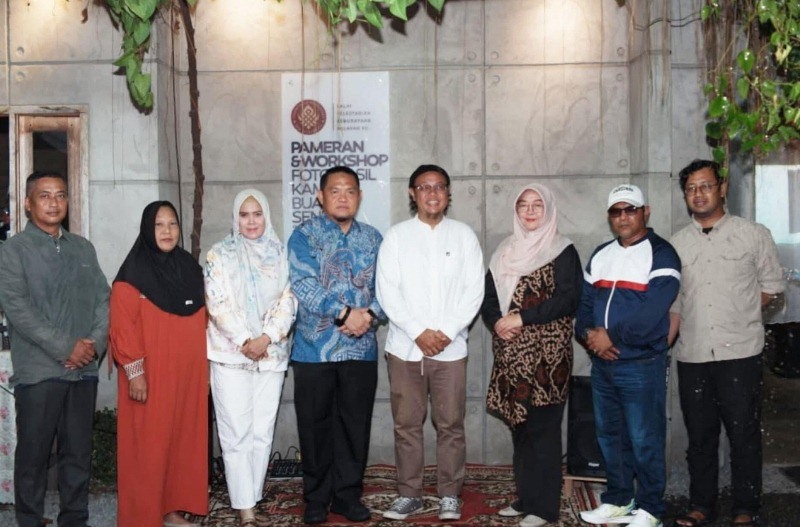 Takjub,  Kadis Pendidikan Kota Bengkulu  Hadiri Pembukaan Pameran Foto Handmade