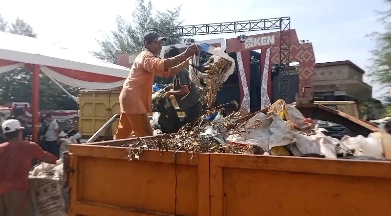 Siapkan 5 Truk, 10 Ton Sampah Diangkut Pemkot dari Festival Tabut 2025