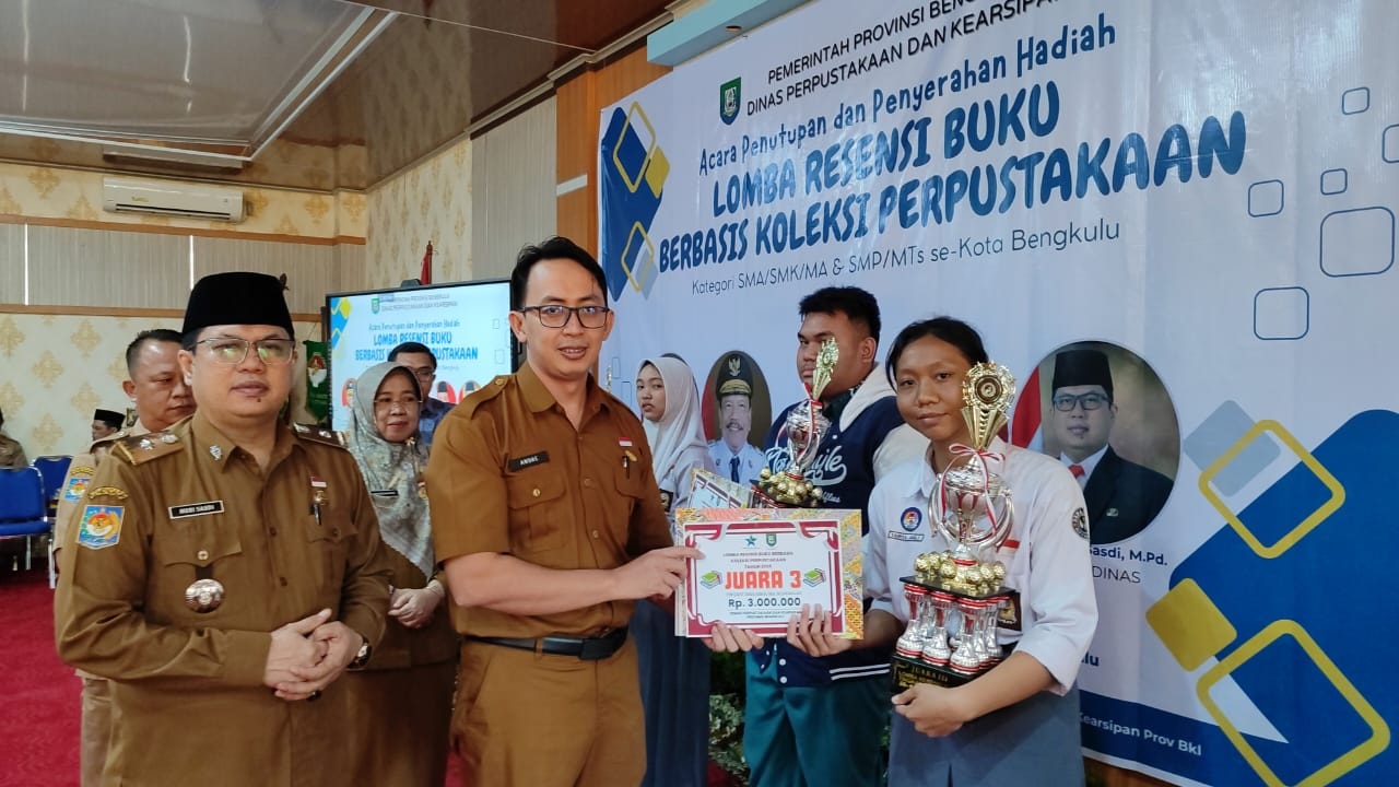 6 Pelajar Juara Lomba Resensi Buku Berhasil Meraih Hadiah Puluhan Juta