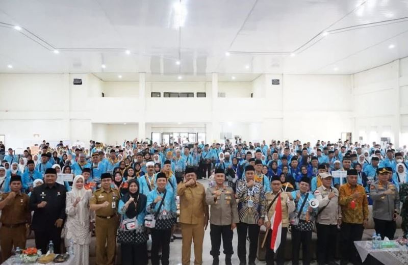 Lepas Ratusan Jamaah Calon Haji, Wagub Mian Ingatkan Pentingnya Sabar dan Rendah Hati