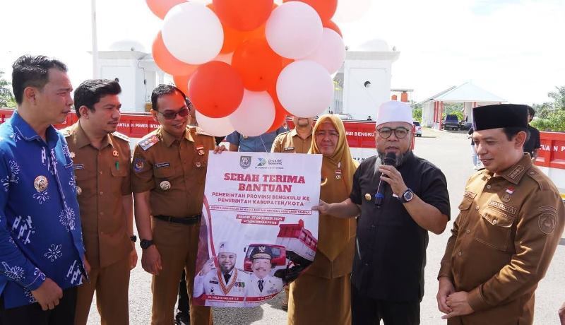 Diterima Walikota, Kota Bengkulu Dapat Bantuan Kendaraan  Truk  dan Kontainer Sampah 
