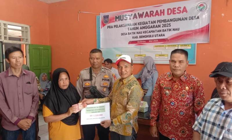 Pemerintahan Desa Batik Nau Salurkan BLT DD dan Titik Nol Pembangunan