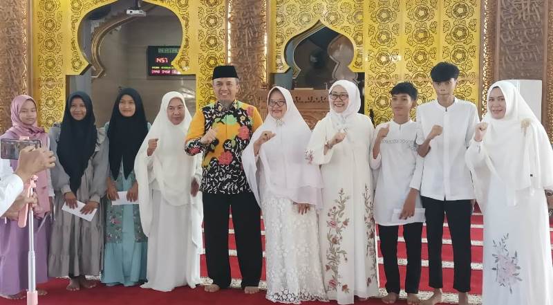 Peduli Anak Sekolah, Bundo Kanduang   Provinsi Bengkulu Berikan Santunan untuk Pelajar