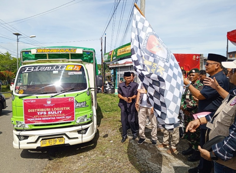 Ini Pesan Bupati Kaur Saat Pelepasan Distribusi Logistik 28 TPS  Sulit Empat Kecamatan pada Pilkada 2024