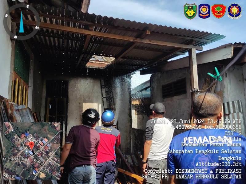 Cepat Bertindak, Satgas Damkar Bengkulu Selatan Berhasil Padamkan Api