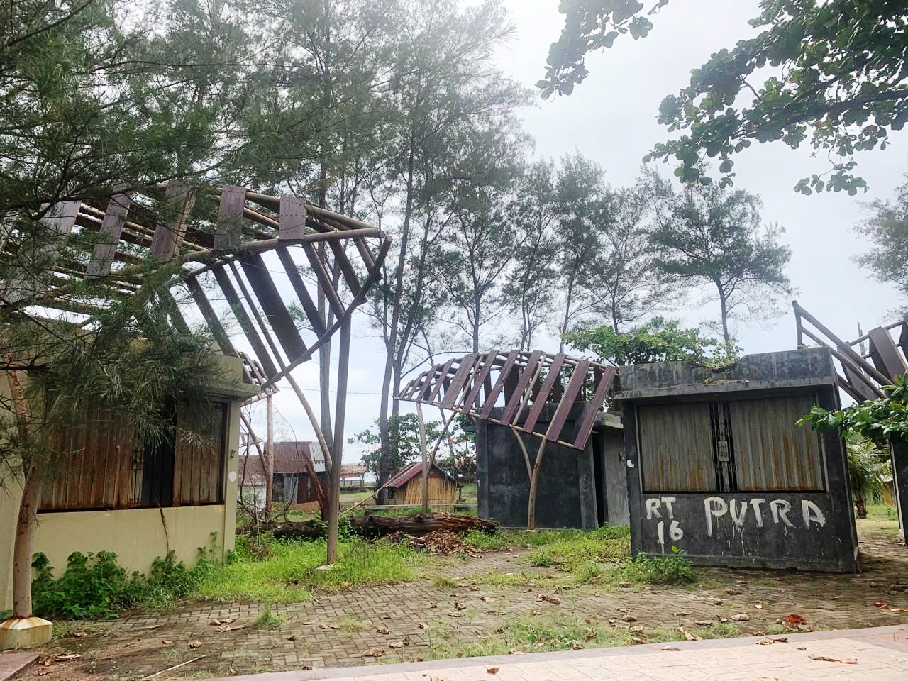 Rp 600 Juta Membangun 52 Auning di Pantai Pasir Putih Bengkulu, Tapi Kini Terbengkalai