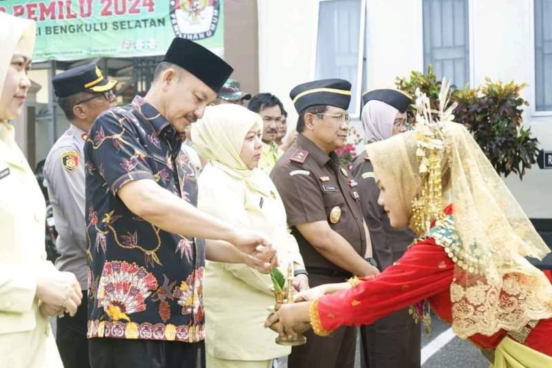 Lakukan Kunjungan Kerja di Manna, Kajati Bengkulu Minta Jaksa Harus Netral