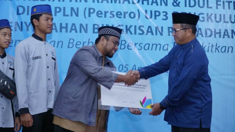 Peduli Pendidikan, Volunteer PLN Bengkulu Berbagi Kebahagiaan Ramadhan