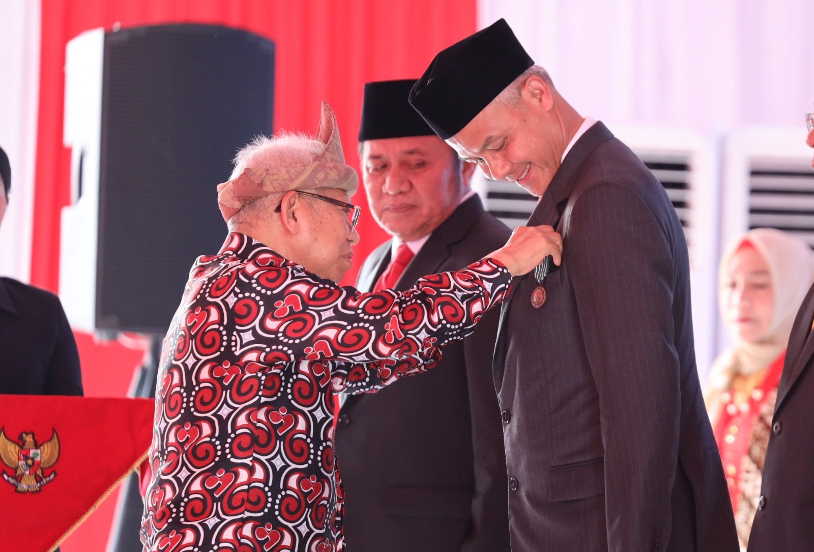  Ganjar Pranowo Raih Tanda Kehormatan Tertinggi Satyalancana Wira Karya Tahun 2023