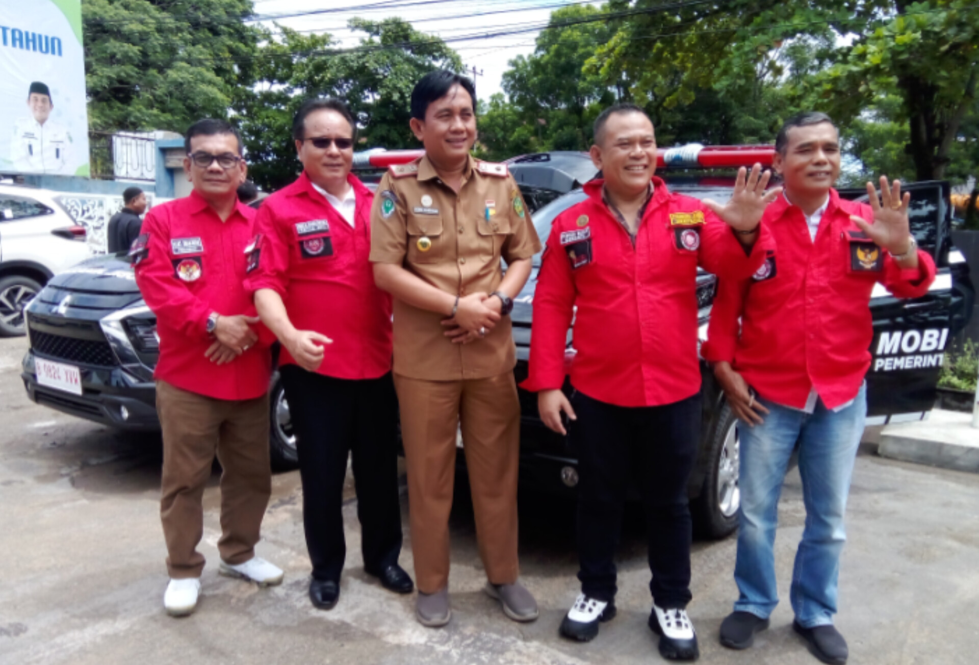 Pemuda Batak Bersatu Terima 1 Unit Mobil Ambulans dari Dana Aspirasi Ronny Tobing 