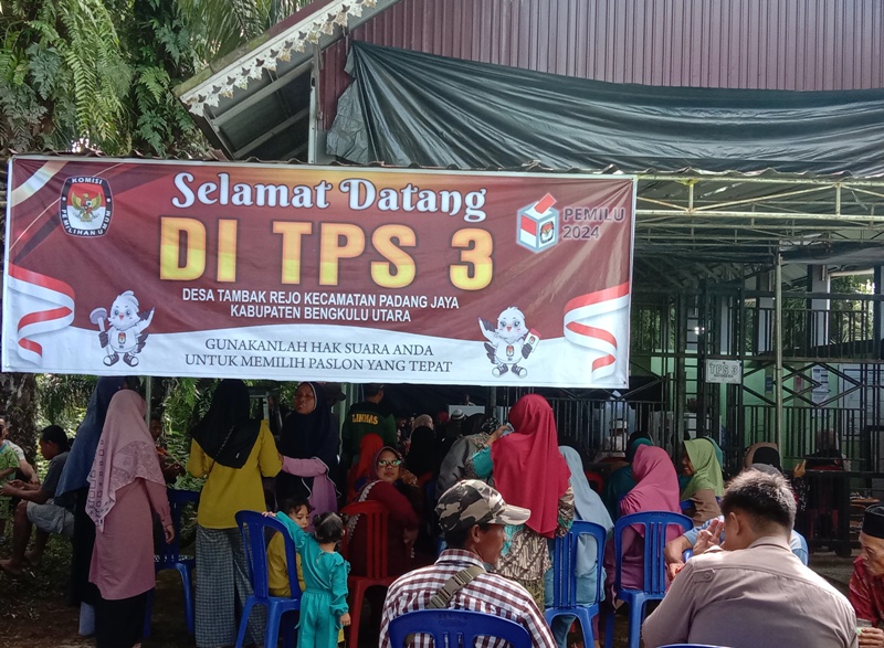 Antusias, Warga Desa Tambak Rejo   Bengkulu Utara Sukseskan Pemilu 2024