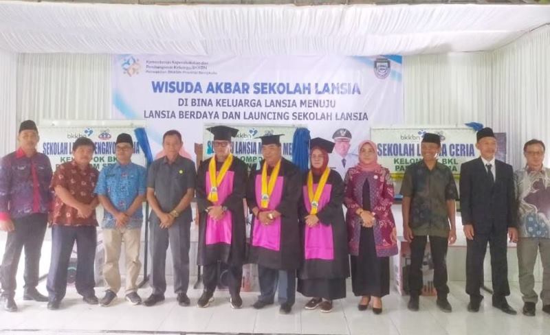 Sebanyak 68 Orang Masyarakat Seluma Ikut Wisuda Sekolah Lansia