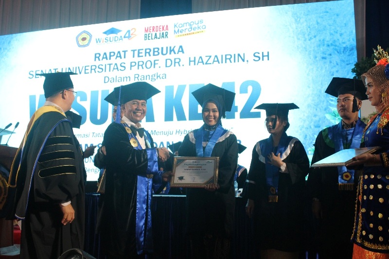 Unihaz Wisuda 526 Mahasiswa, Wisudawan Terbaik  Annisa Amalliah, IPK Diraihnya Bikin Geleng Kepala