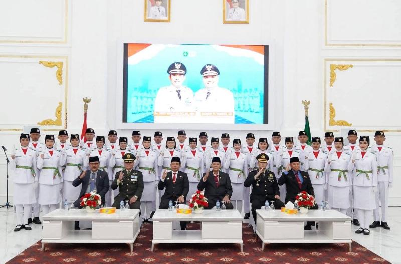 Walikota Kukuhkan 30 Orang Anggota Paskibraka Kota Bengkulu 