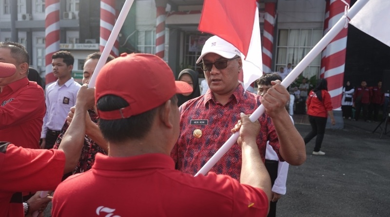 Bengkulu Tengah Bagikan 1.350 Bendera Merah Putih 