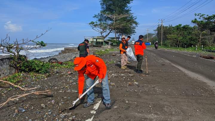 19 Bangunan Rusak Diterjang Ombak Laut Mukomuko, Masyarakat Diimbau Waspada