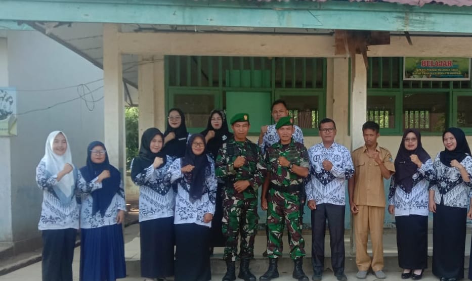 Untuk Memupuk Semangat Nasionalisme, Satgas TMMD Ke-124 Kodim 0408/BS Ikut Upacara Bendera Di Sekolah 