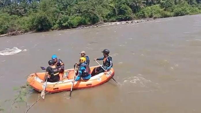 Tim SAR Telusuri Sungai Ulu Manna Mencari Warga yang Hanyut Saat Menyeberangu Sungai 