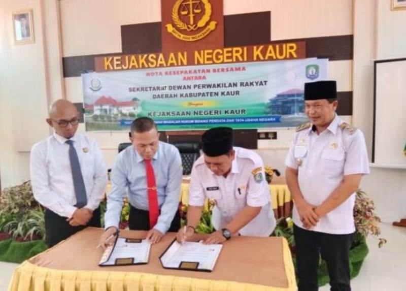 Disaksikan Plt Bupati Herlian, Sekretariat DPRD  MoU Bersama Kejaksaan Negeri Kaur