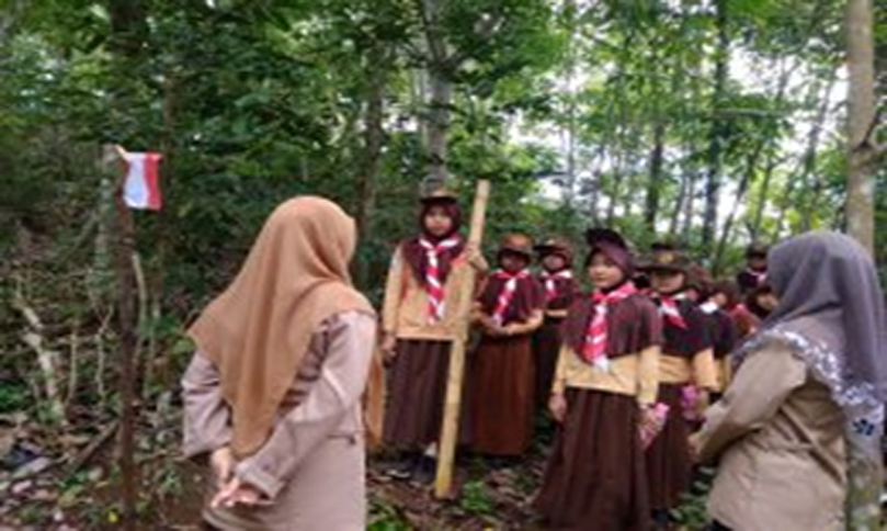  Hiking Pramuka, MIN 1 Bengkulu Tengah Latih Ketangkasan Siswa 