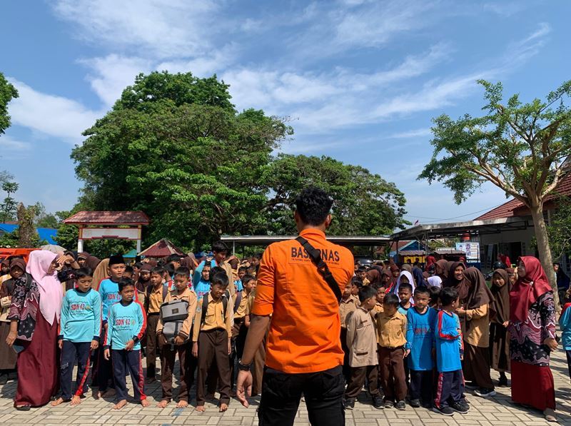 Isu Gempa Megatrust, Yakesma dan Basarnas  Berikan Edukasi Tanggap   Bencana di SDN 42 Kota Bengkulu 