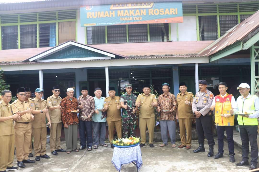 Potong Ayam, Bupati Seluma  Gelar Syukuran 