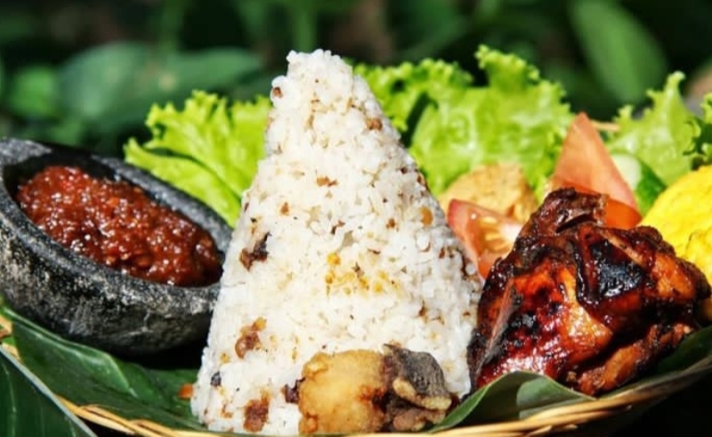 Ini Dia Cara Membuat Nasi Liwet Ayam