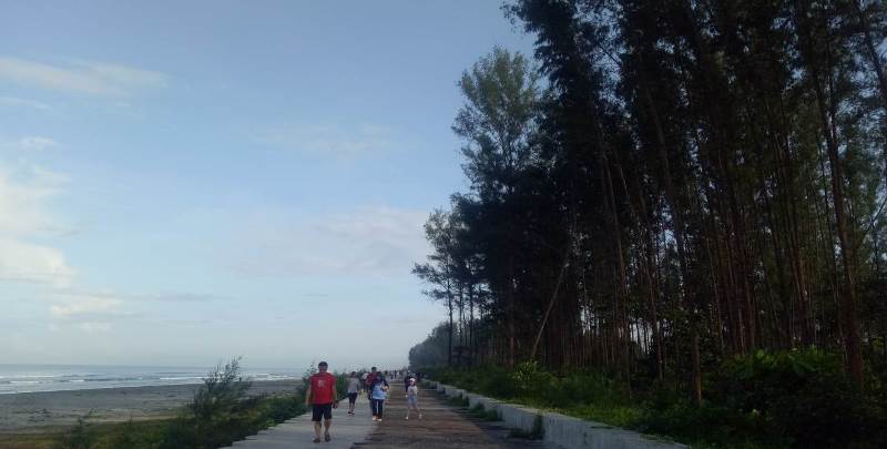 Joging di Pantai Panjang Bengkulu