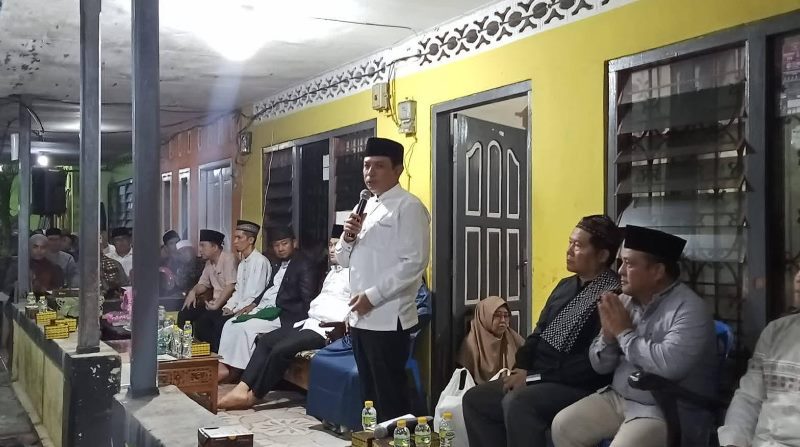 Saat Takziah, Walikota Bengkulu  Serahkan Dokumen Adminduk Program 3 in 1