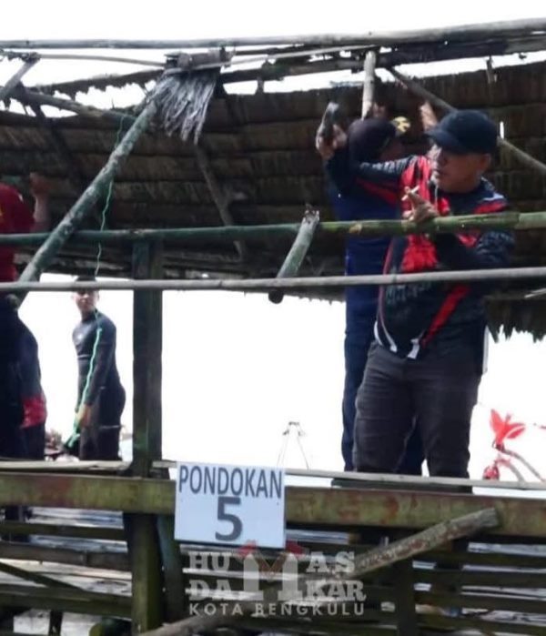 Pondok Tua di Pantai Pasir Putih Diganti dengan Gazebo Kece