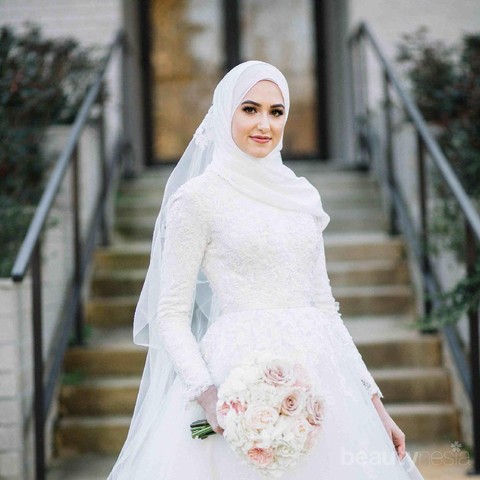 7 Ide Gaun Pengantin Hijab yang Anggun dan Mempesona