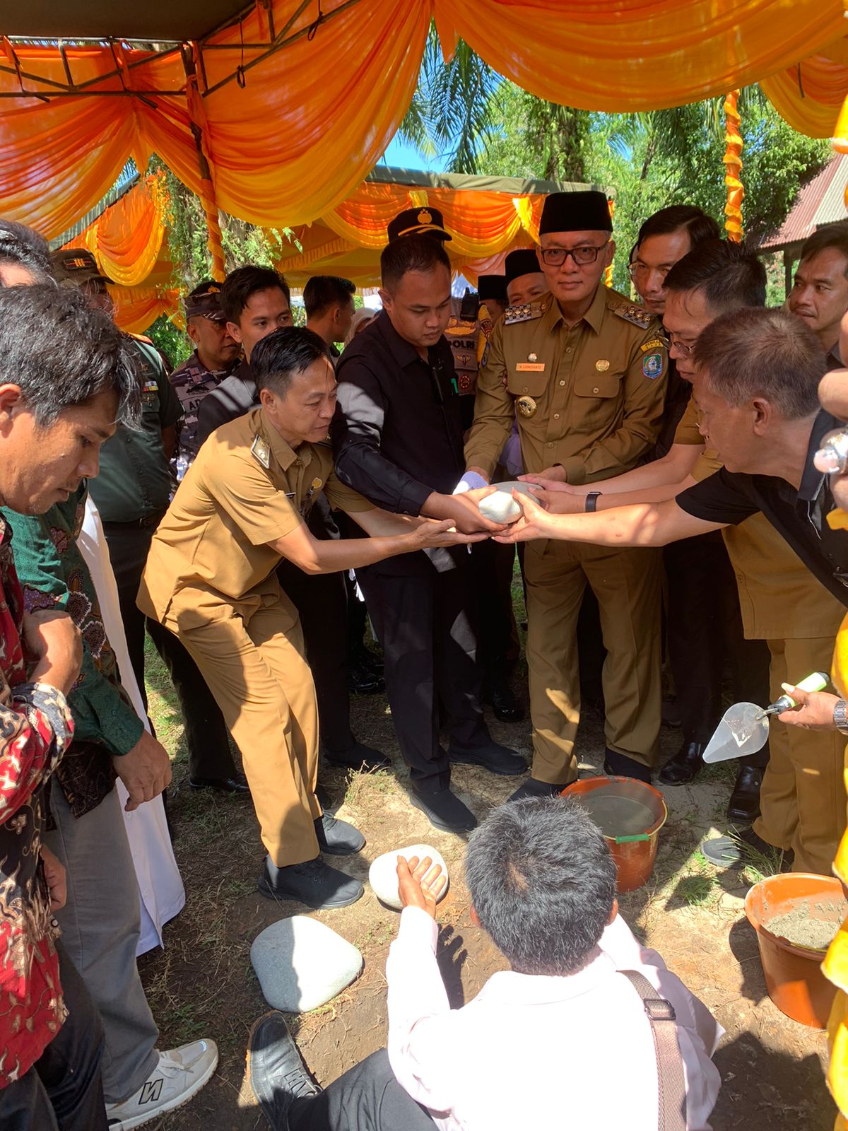 Bupati Kaur Letakkan Batu Pertama Pembangunan Gereja Katolik Stasi Santo Benedictus 