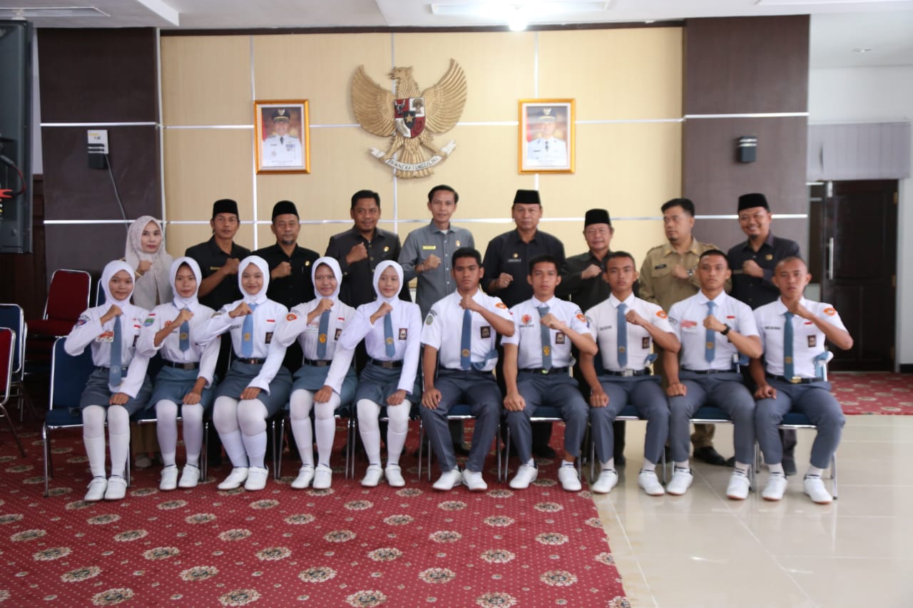Calon Pasukan Pengibar Bendera  Tingkat Provinsi Bengkulu Menghadap Bupati Kaur