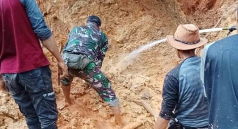 Korban Longsor di Cukoh Payung Muara Sahung Ditemukan dalam Timbunan Tanah 4 Meter 