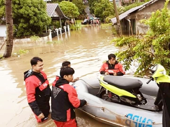 18 Kelurahan 5 Kecamatan di Kota Bengkulu Banjir, 10 Motor Terendam dan Pohon Tumbang