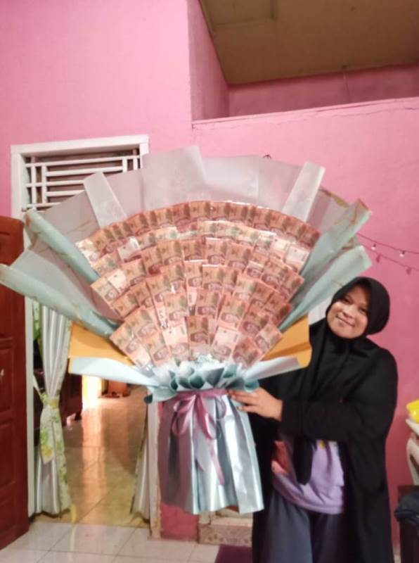 Buket Cinta: Hobi Merangkai Bunga yang Menjadi Ladang Usaha