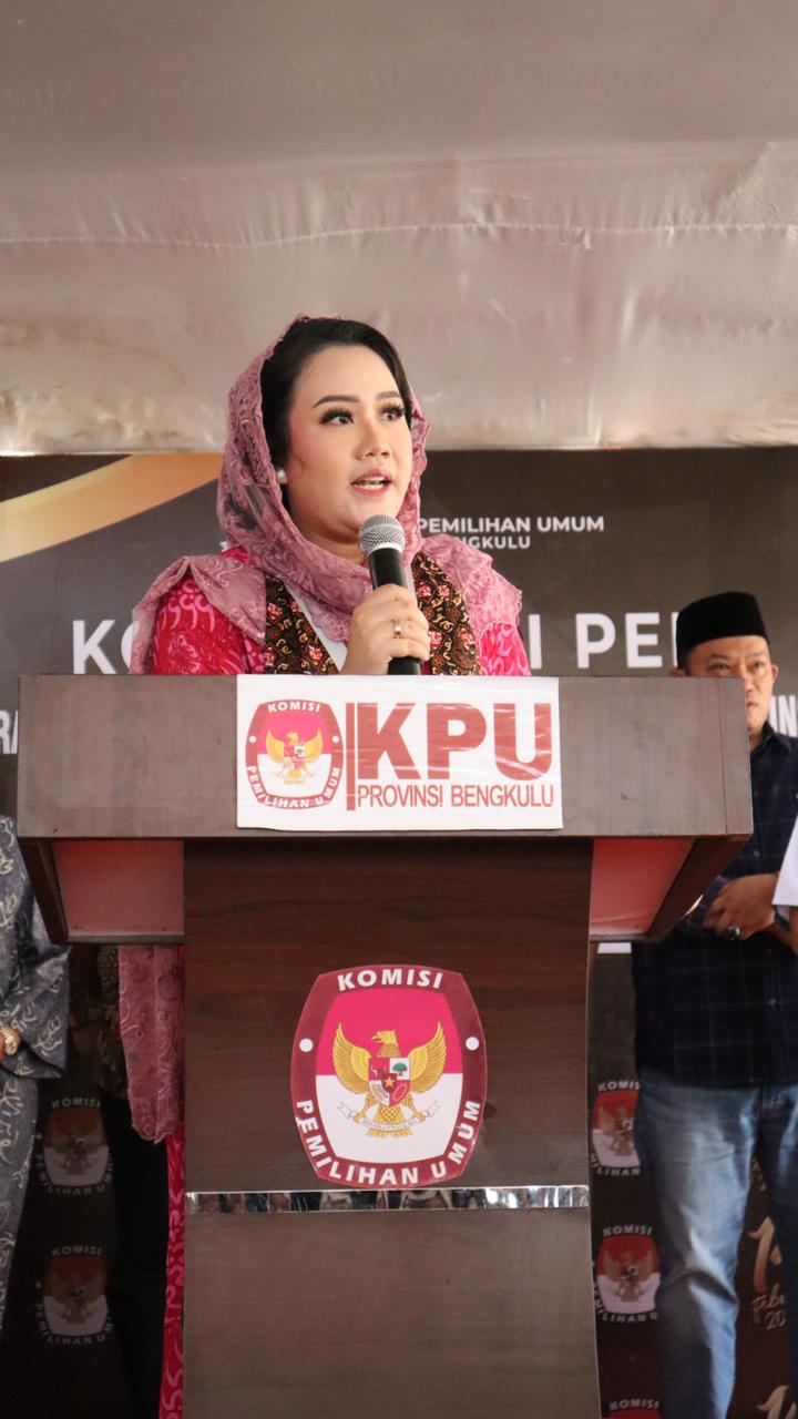 Tulus Ingin Mengabdi, Elisa Ermasari Mantap Mendaftarkan Diri Sebagai Calon Anggota DPD RI 2024-2029