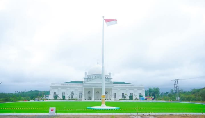 Taman Rumput Sintetis Pendopo Merah Putih, Magnet Wisata Baru Warga Kota Bengkulu