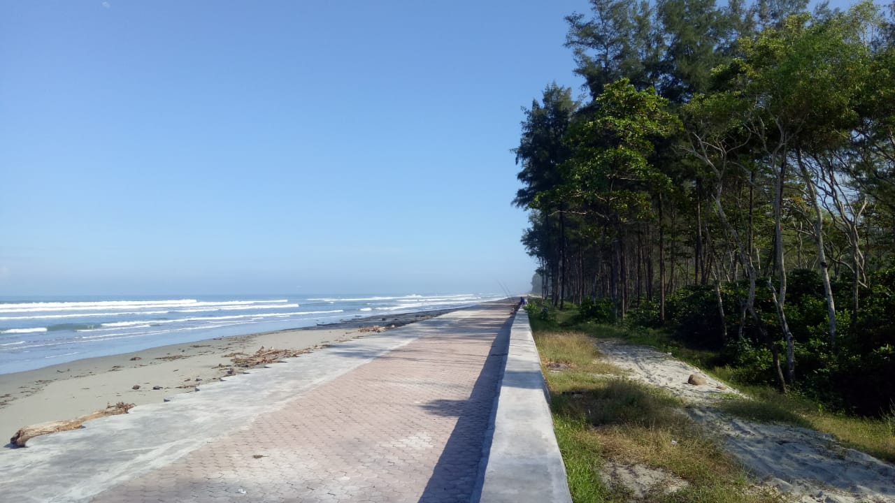 BPBD Kota Imbau Warga Jangan Bermain di Pantai Panjang  