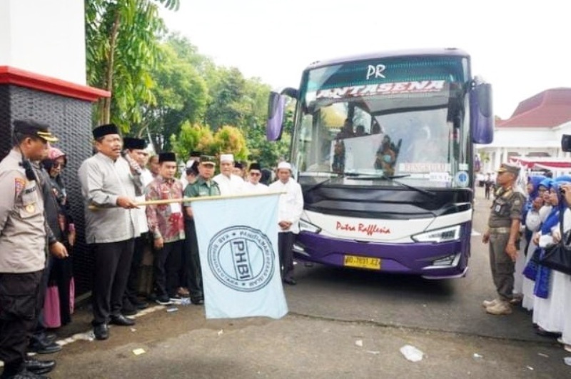 Ini Pesannya, Bupati Mian Didampingi Wabup Arie   Lepas 208 JCH Kabupaten Bengkulu Utara 