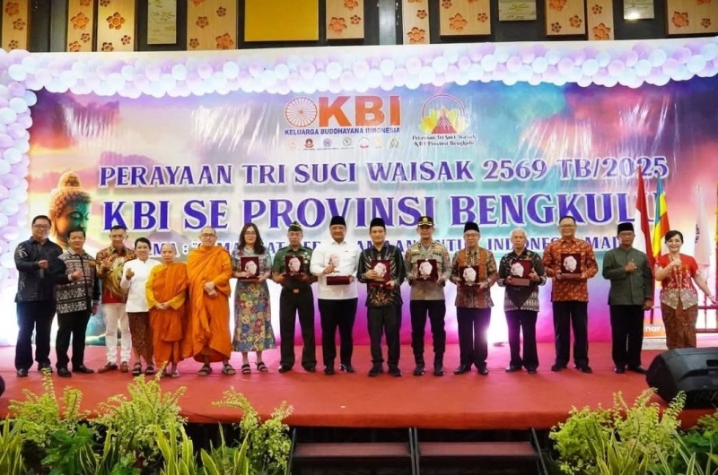 Wakil Walikota Bengkulu Hadiri Perayaan Waisak