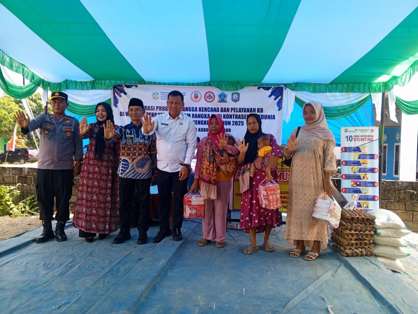 BKKBN Bengkulu dan Pemda Kaur Melakukan Pelayanan KB dan Pengobatan Gratis 