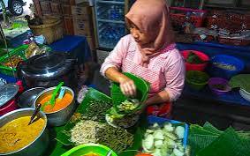 3 Tempat Kuliner an yang Paling Laris dan menawarkan cita rasa lezat, mulai dari nasi pecel hingga sambel 