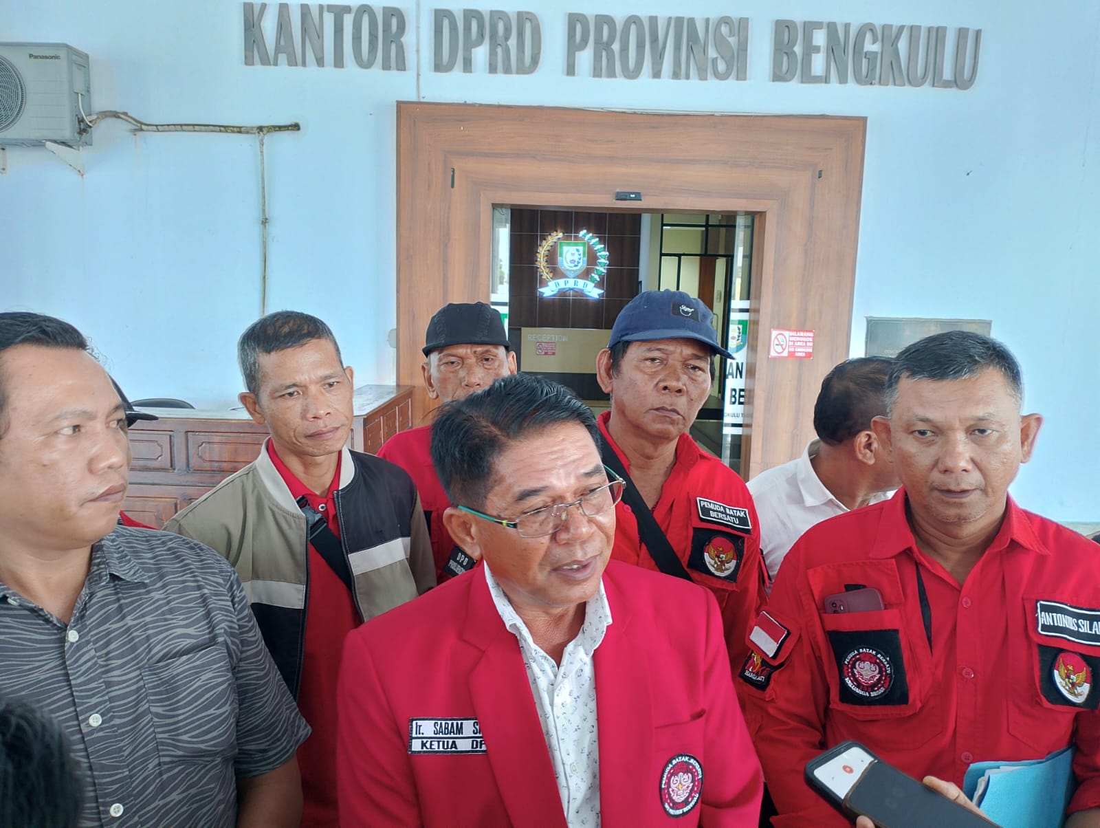  Video Wakil Ketua 2 DPRD Provinsi Bengkulu Sonti Bakara Diprotes Anggota Pemuda Batak Bersatu