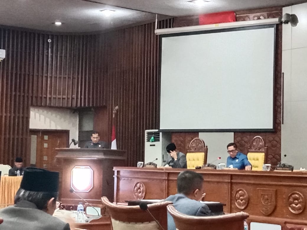 DPRD Provinsi Tunda Pengesahan Raperda Badan Musyawarah Adat dan Raperda Penanaman Modal dan Perizinan Berusah