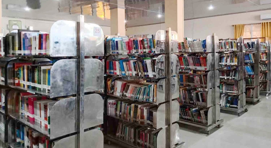 Dinas Perpustakaan dan Kearsipan Rutin Lakukan Pelestarian Buku Perpustakaan