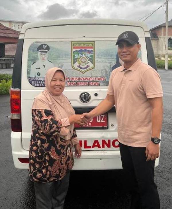  Kapolsek Batik Nau Serah Terima Jenazah Kepada Pihak Keluarga 