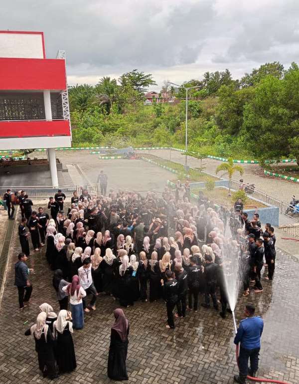 Silaturahmi Mahasiswa Baru FUAD UIN Fatmawati Sukarno Berakhir Meriah 