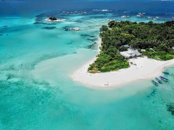 Eksotisme Belitung: Surga Granit dan Air Kristal